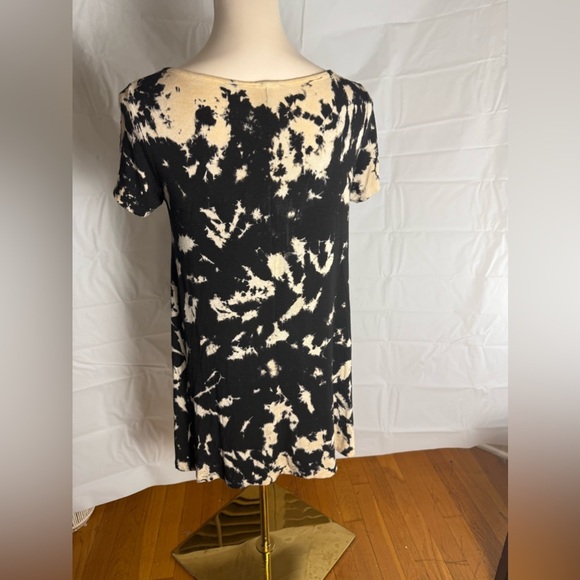 American Age Black and Cream Graphic Relaxed Tee - Picture 2 of 5